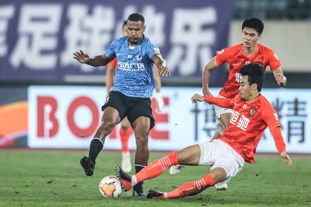 巴萨计划引进免签球员：梅西、坎特、京多安等在内